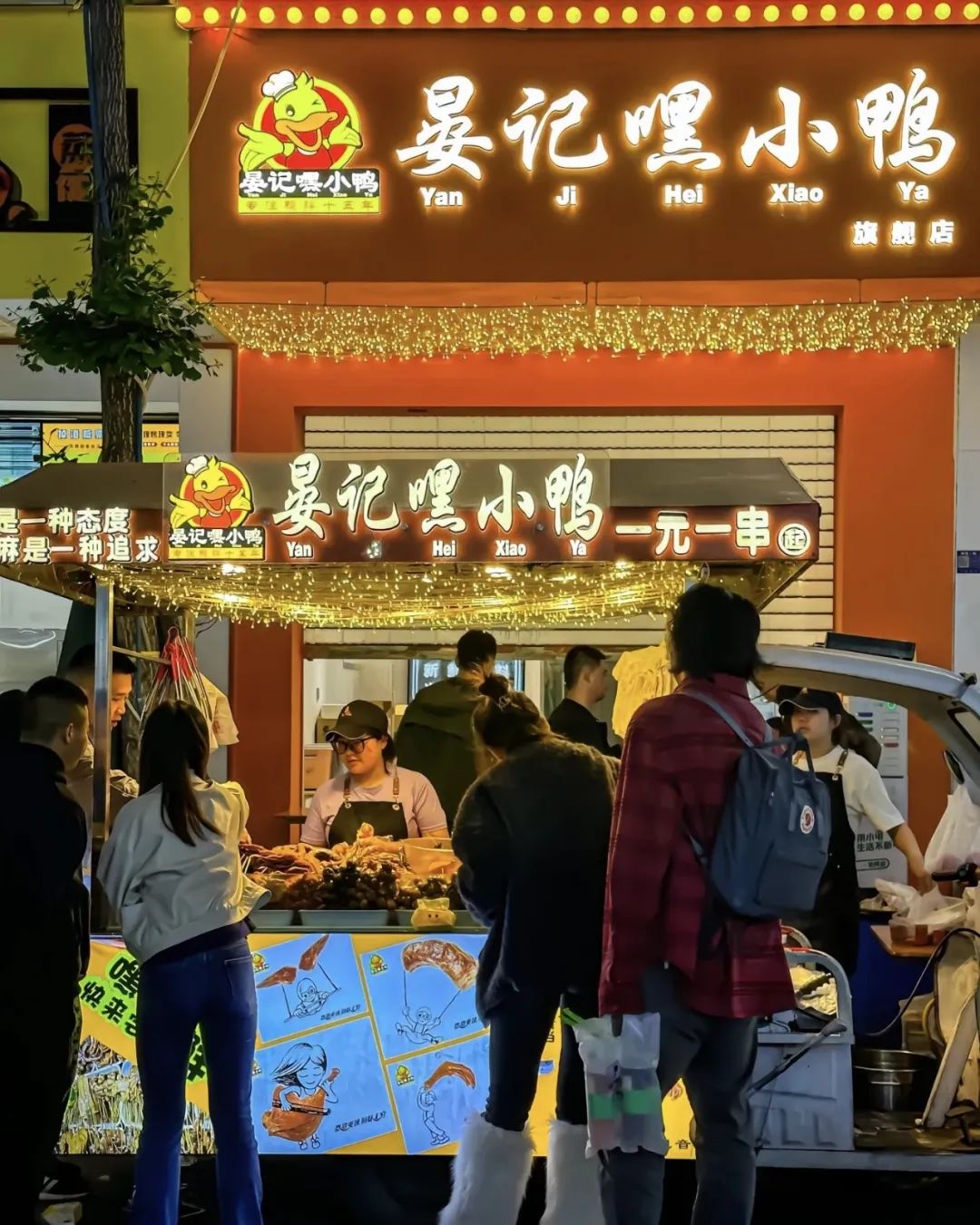 旅游攻略 | 美食选择 | 人们常常通过品尝美食、分享烹饪技巧和交流食材来增进友谊和了解不同文化.