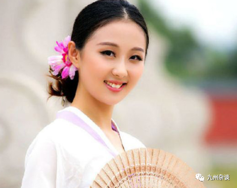 去朝鲜旅游100元钱能享受什么待遇,能买些什么?