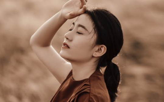 二姑籁在我家两年,全家旅游我借故不去,二姑回来后窒住了