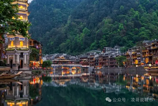 去湘西旅游,十大景点必去,凤凰古城和边城茶峒最受欢迎