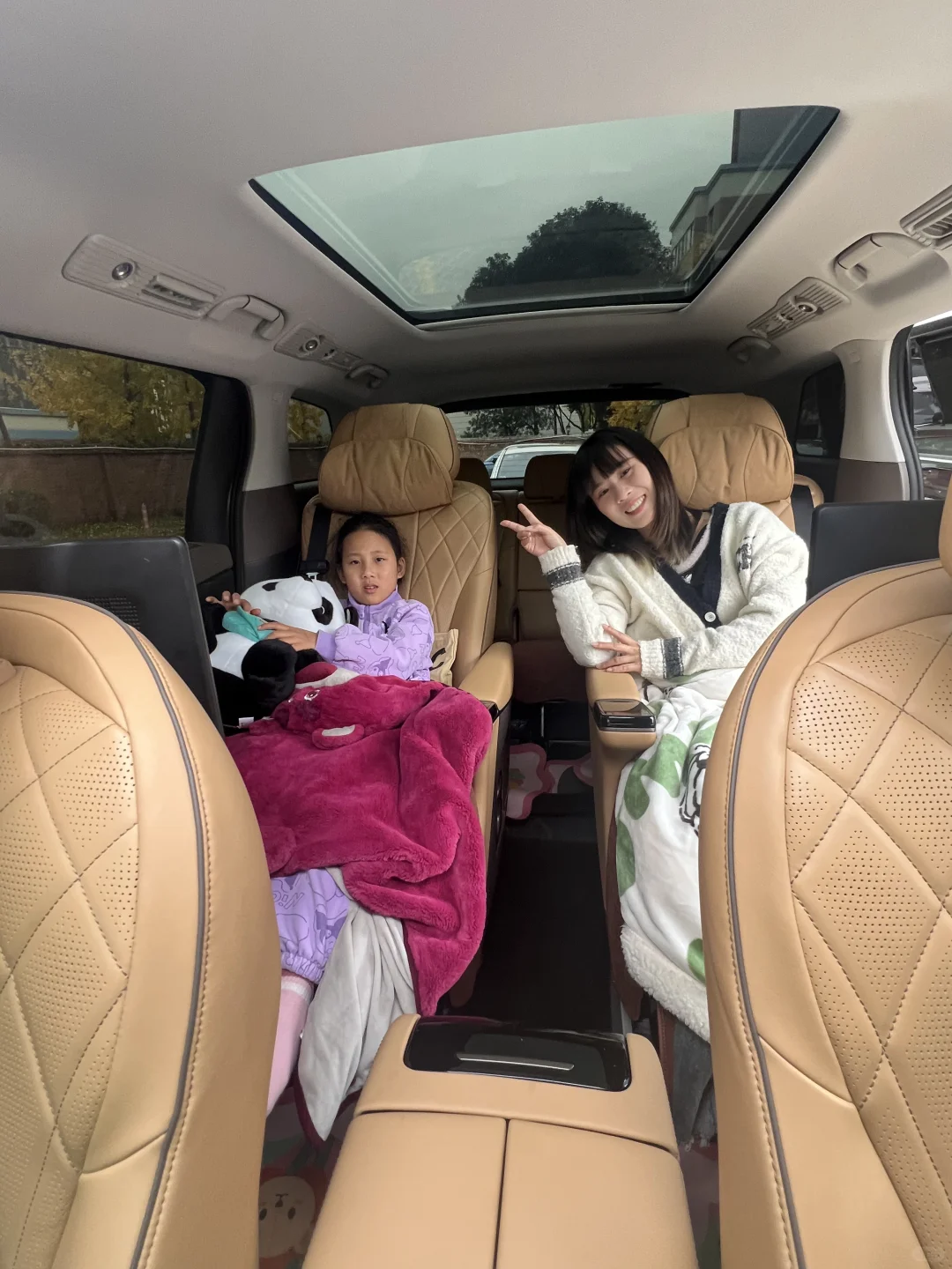 成都-都江堰-熊猫谷👉包这种🚗，太宽敞啦！