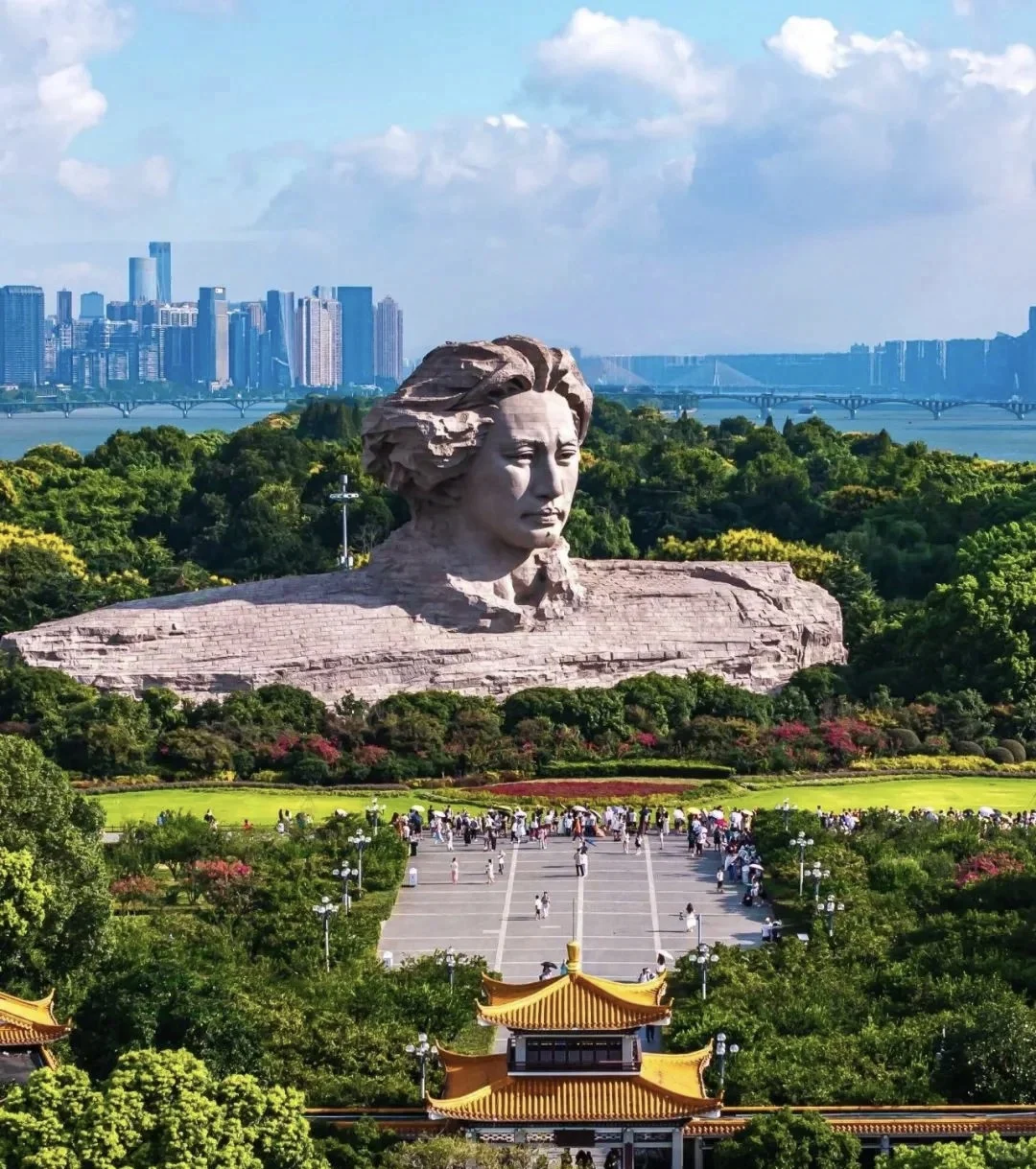 橘子洲景区入口处更换位置了