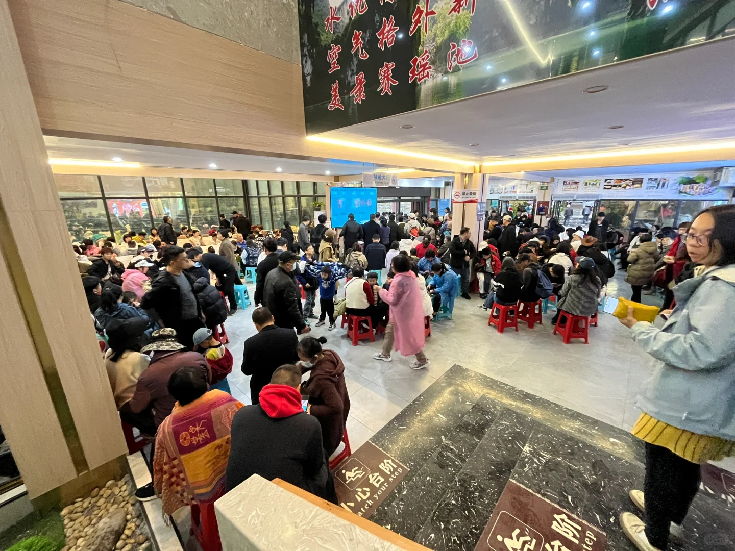 2.1大年初四三门海实况，排队较多，阴雨天