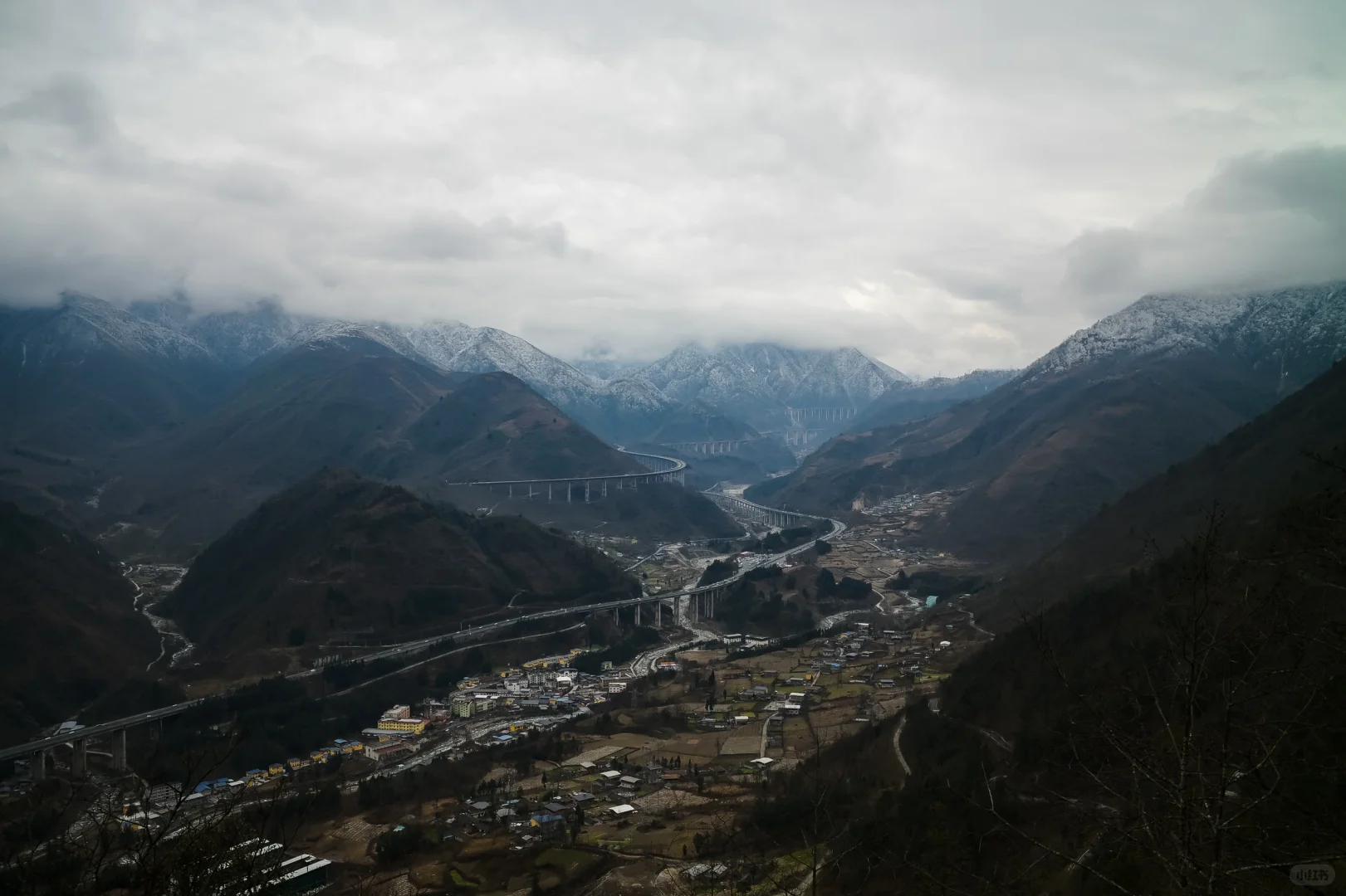 如果高速上堵成狗，可试下国道不一样的风景