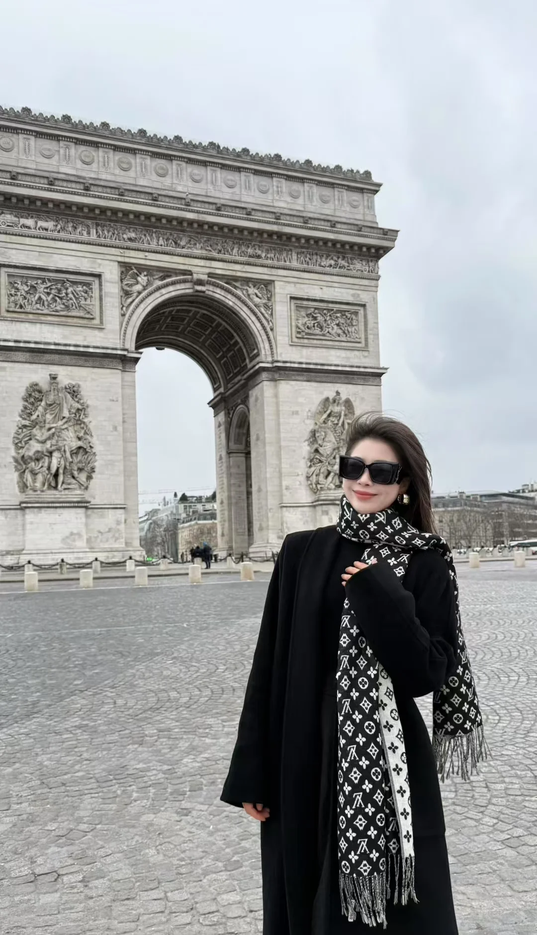 在巴黎旅游怎么发朋友圈才能显得不装？