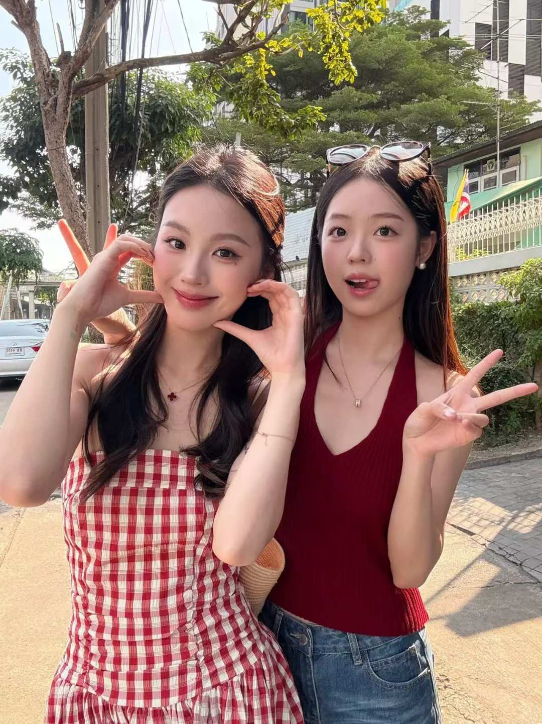 存一些姐妹旅行拍照姿势