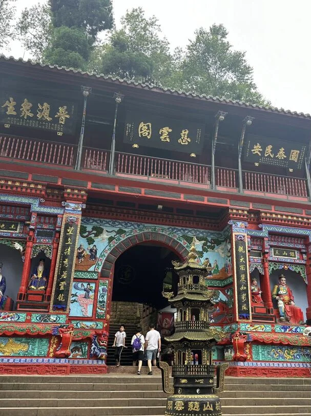 姐妹们👭刚从青城山回来，我的建议是。。
