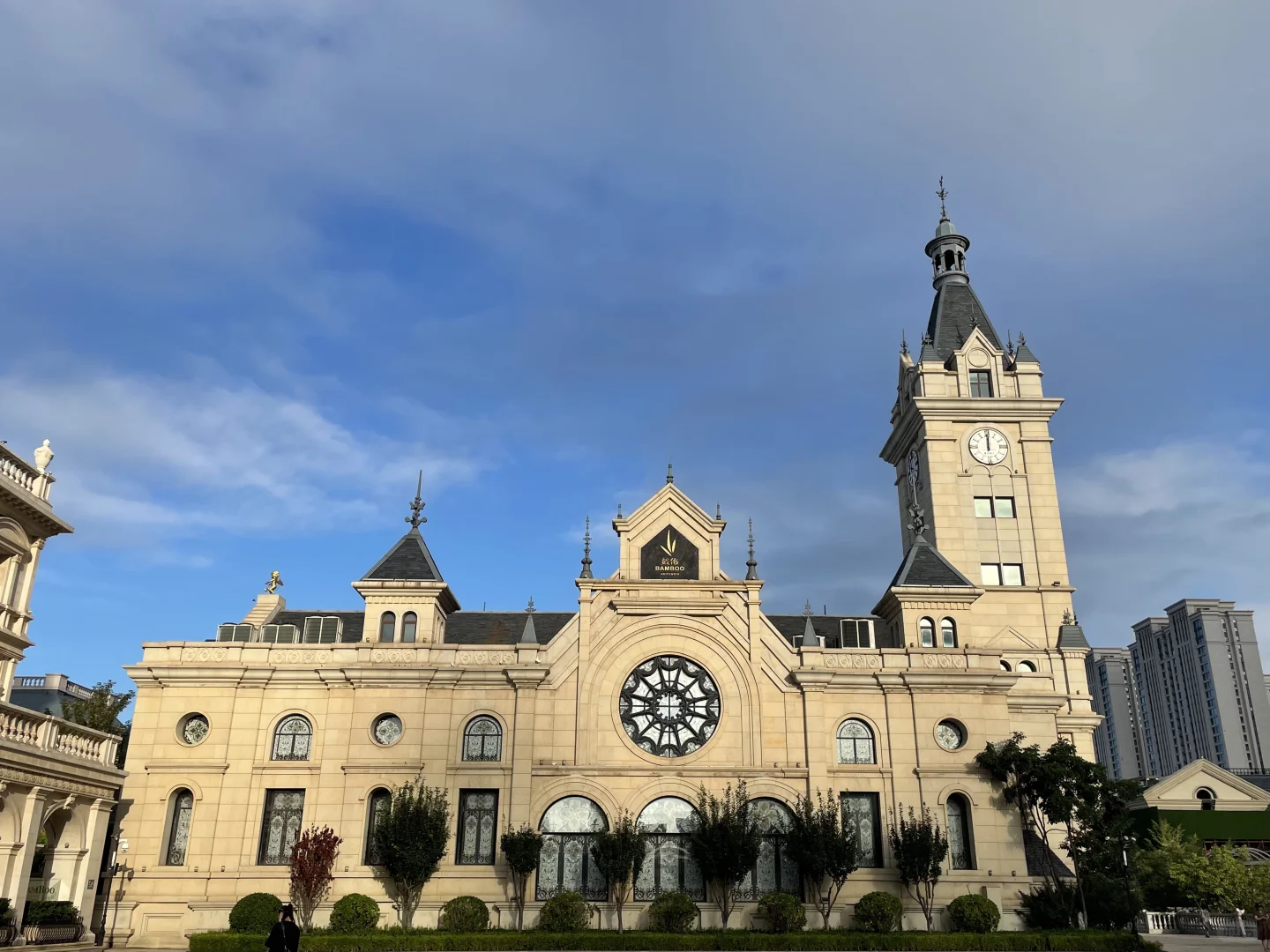 大连免费旅游景点，东港和星海哪个更值得