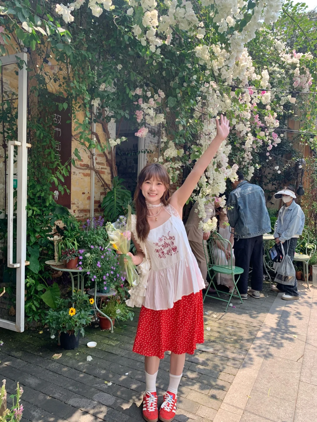 🐈.𓈒𓂂𓈒𓍼💐广州有小猫的花院太浪漫啦！