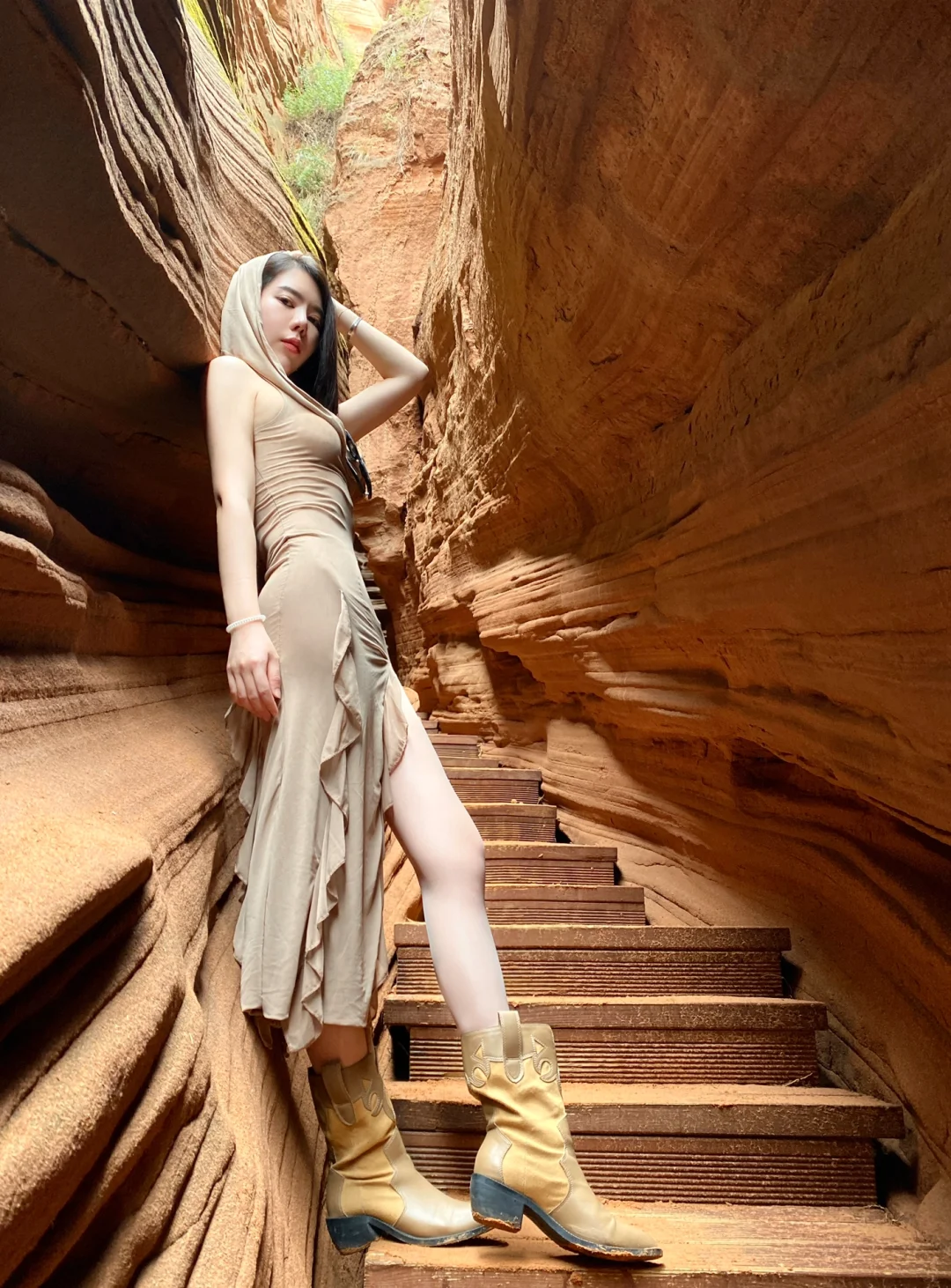 逃离到“火星表面”当一天沙丘女战士