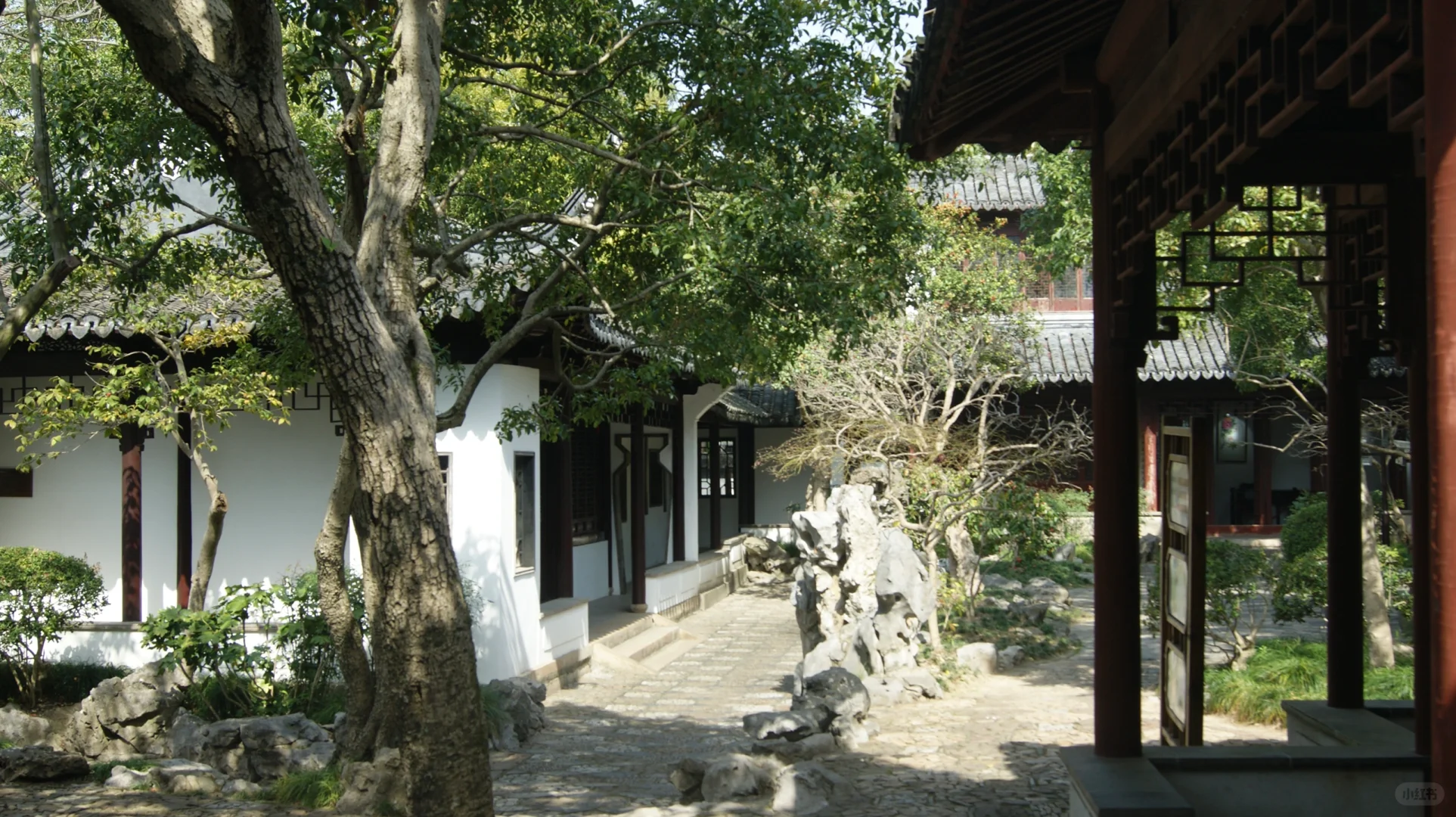 初春秋霞圃