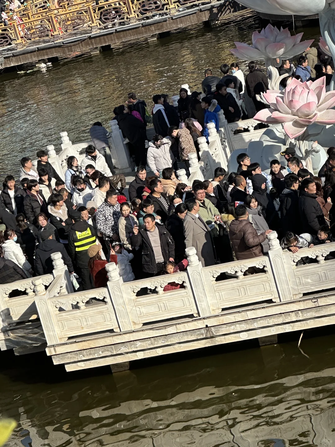 万岁山大宋武侠城人流量过多