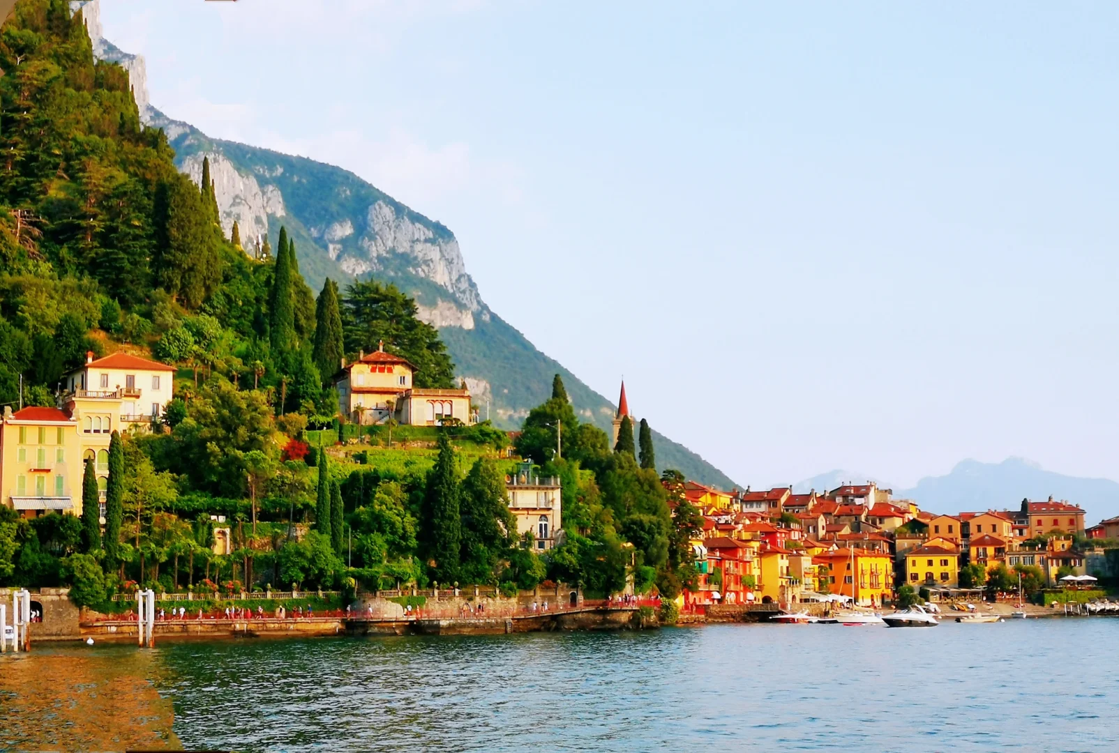 科莫湖的varenna