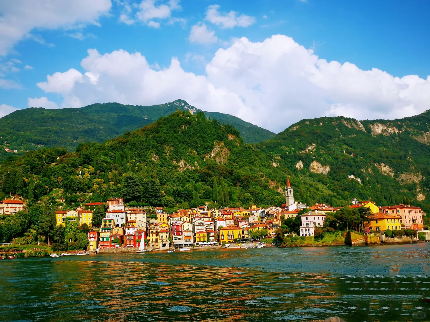 科莫湖的varenna