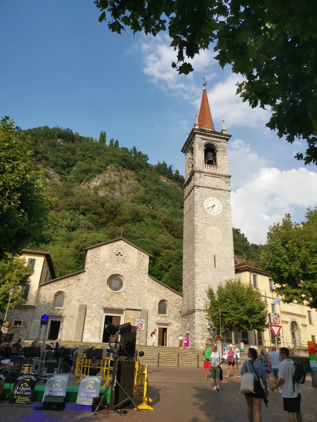科莫湖的varenna