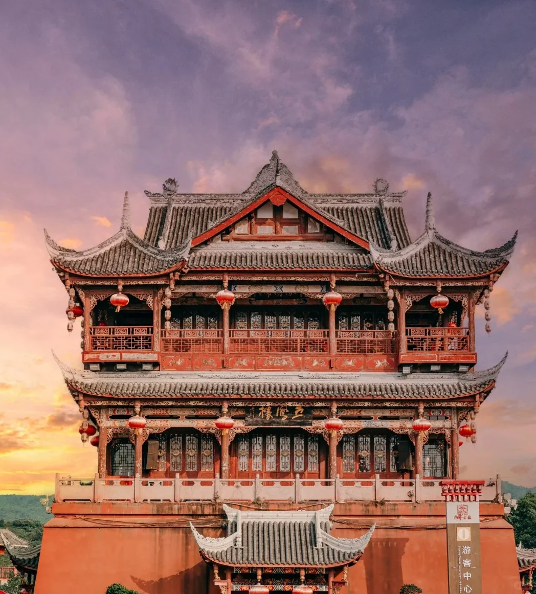 “椿去湫来,海棠花开”