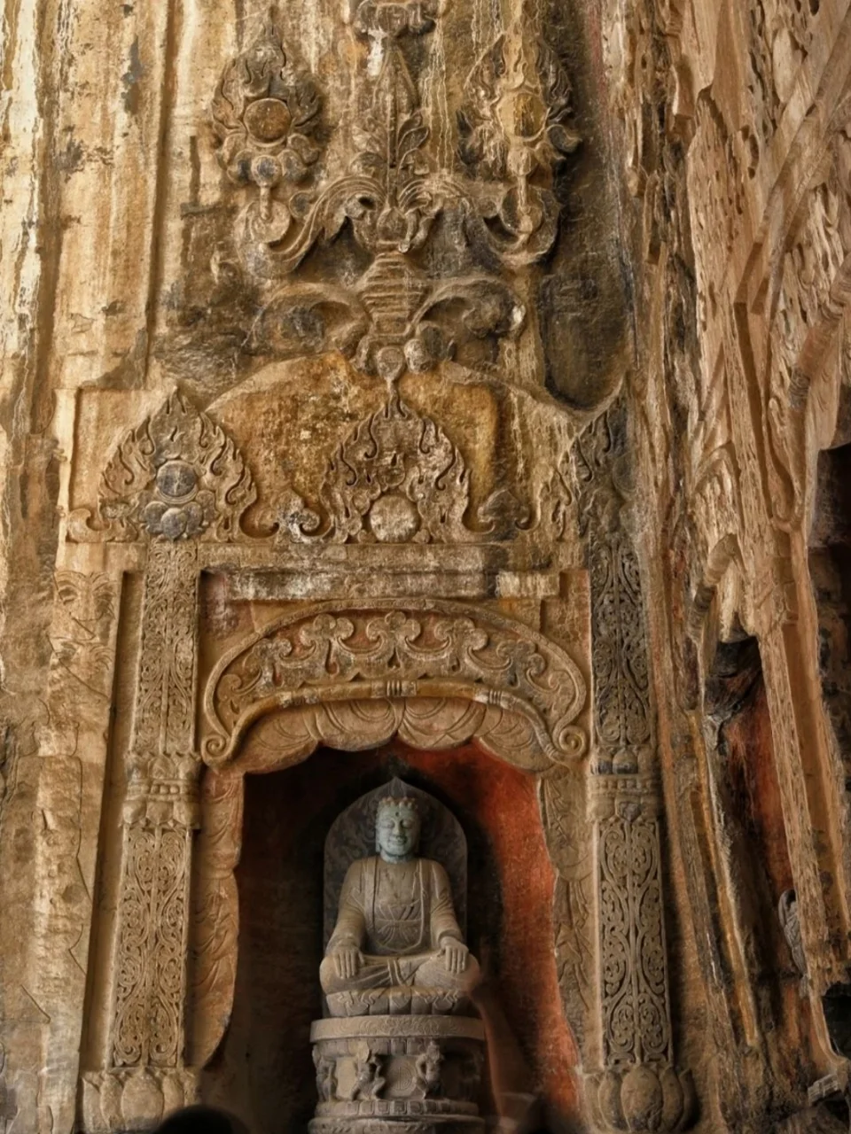 以为龙门石窟够震撼了,直到我来到了响堂山