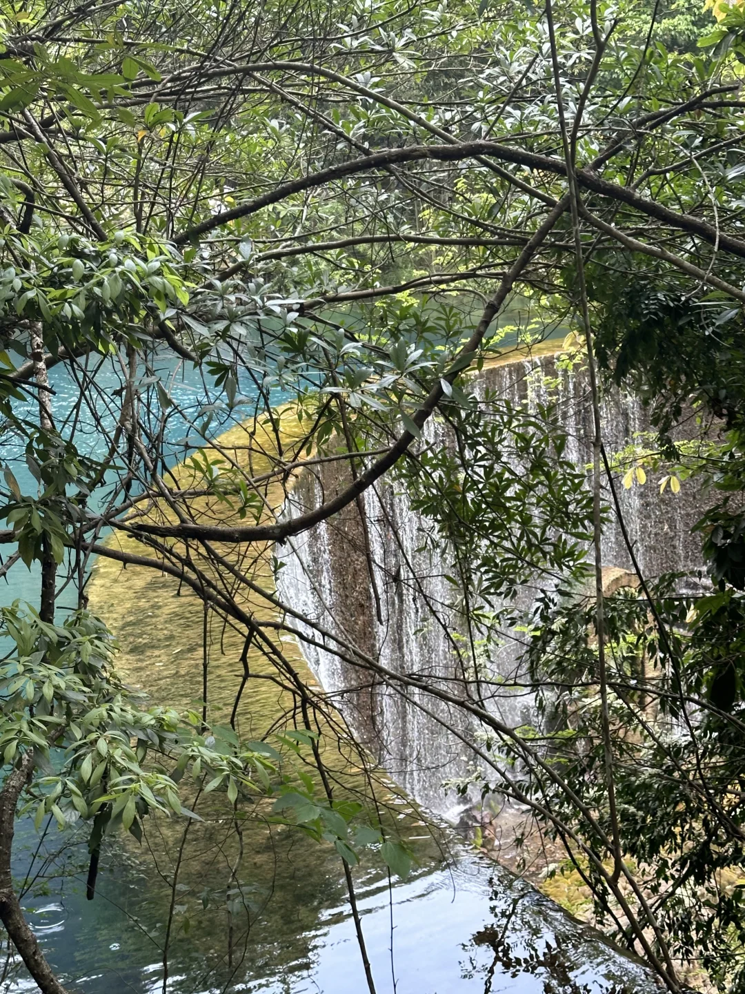 被绿水青山冲击的一天 哦不 是青蓝色的湖水