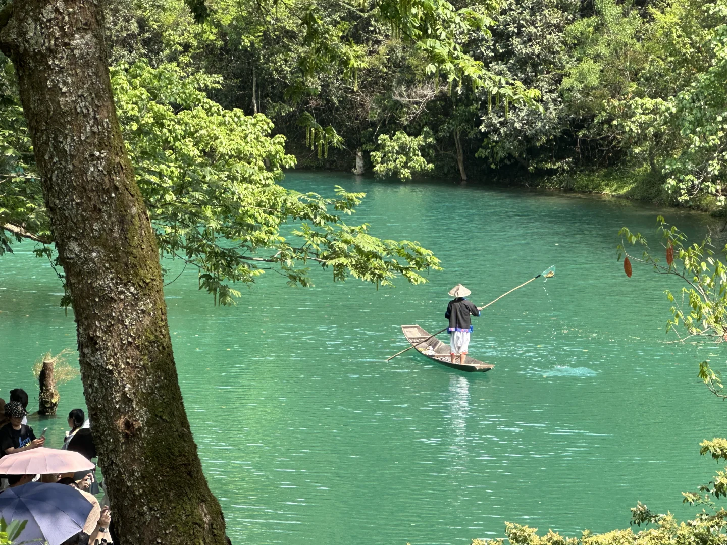 被绿水青山冲击的一天 哦不 是青蓝色的湖水