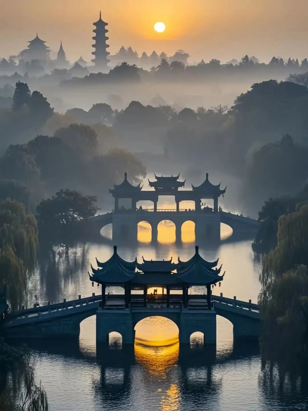 腰缠十万贯，骑鹤上扬州。