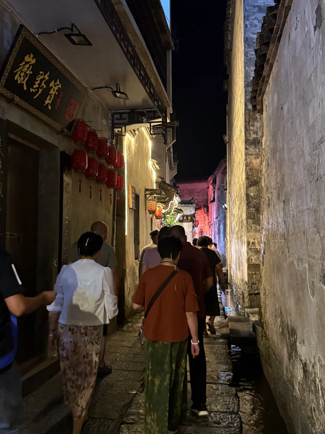 别再只爬黄山了，还有水墨宏村呢