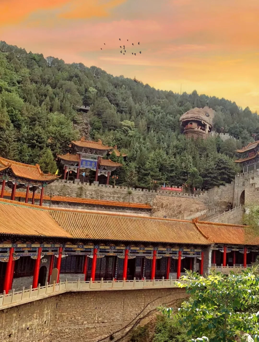 🌿 介休绵山：隐匿云雾中的仙境，你来过吗🌅