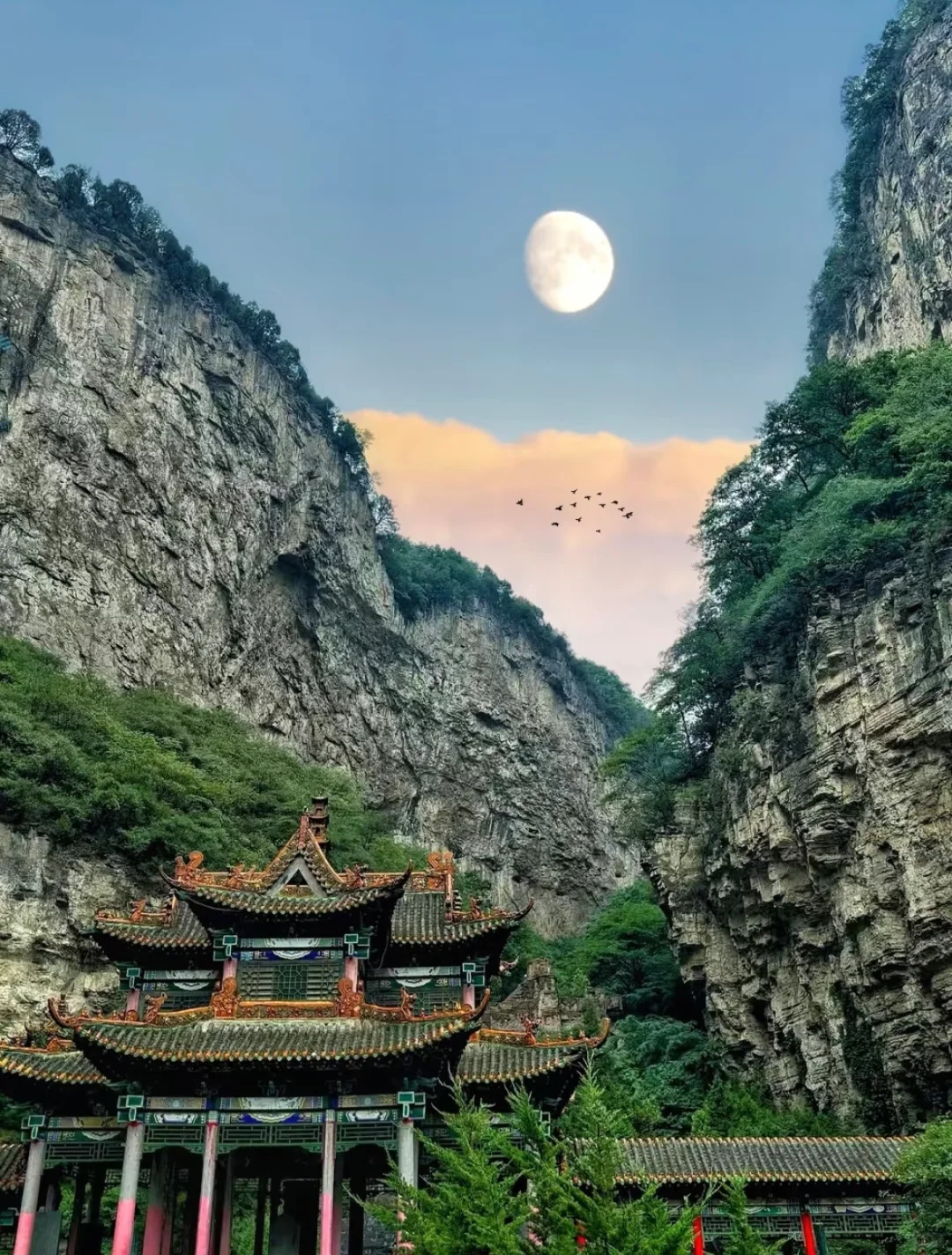 🌿 介休绵山：隐匿云雾中的仙境，你来过吗🌅