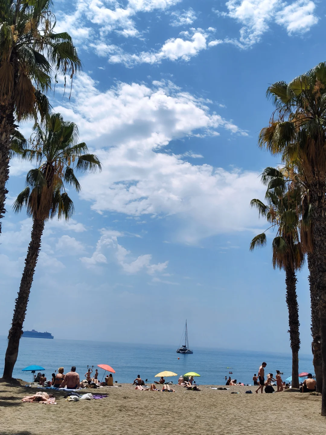 幸福就是–在马拉加的街头拥吻阳光☀️