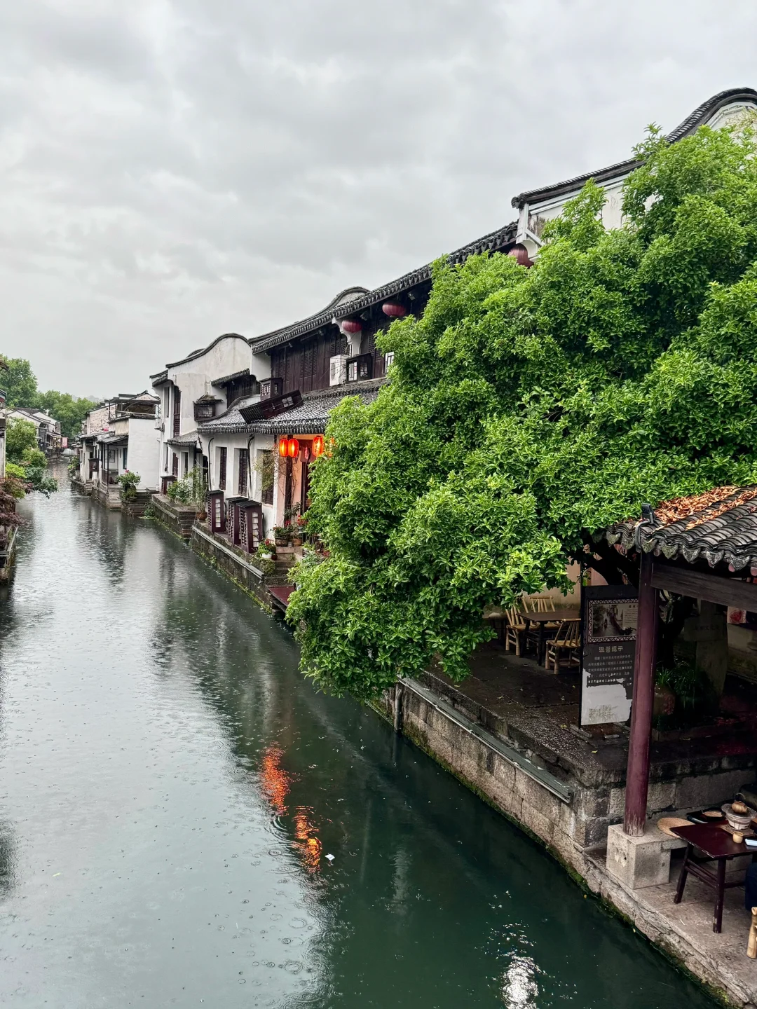 妈妈！原来诗里的烟雨江南长这样…🛶🌧️