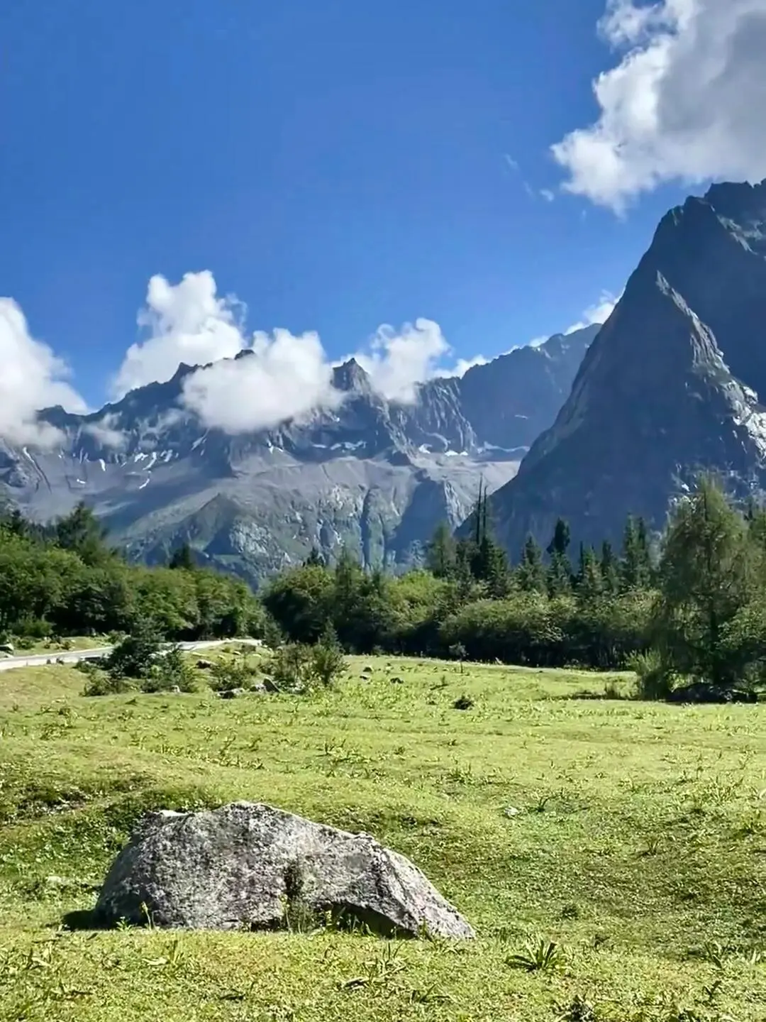 四姑娘山 | 与雪山、草甸、溪流的治愈邂逅