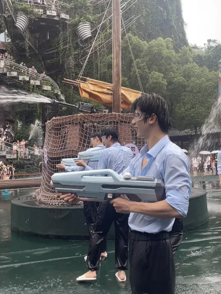 杭州宋城亲子狂欢攻略！恐龙泼水+免费话剧