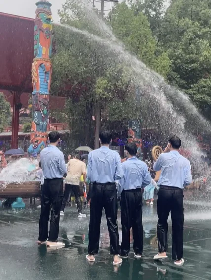 杭州宋城亲子狂欢攻略！恐龙泼水+免费话剧