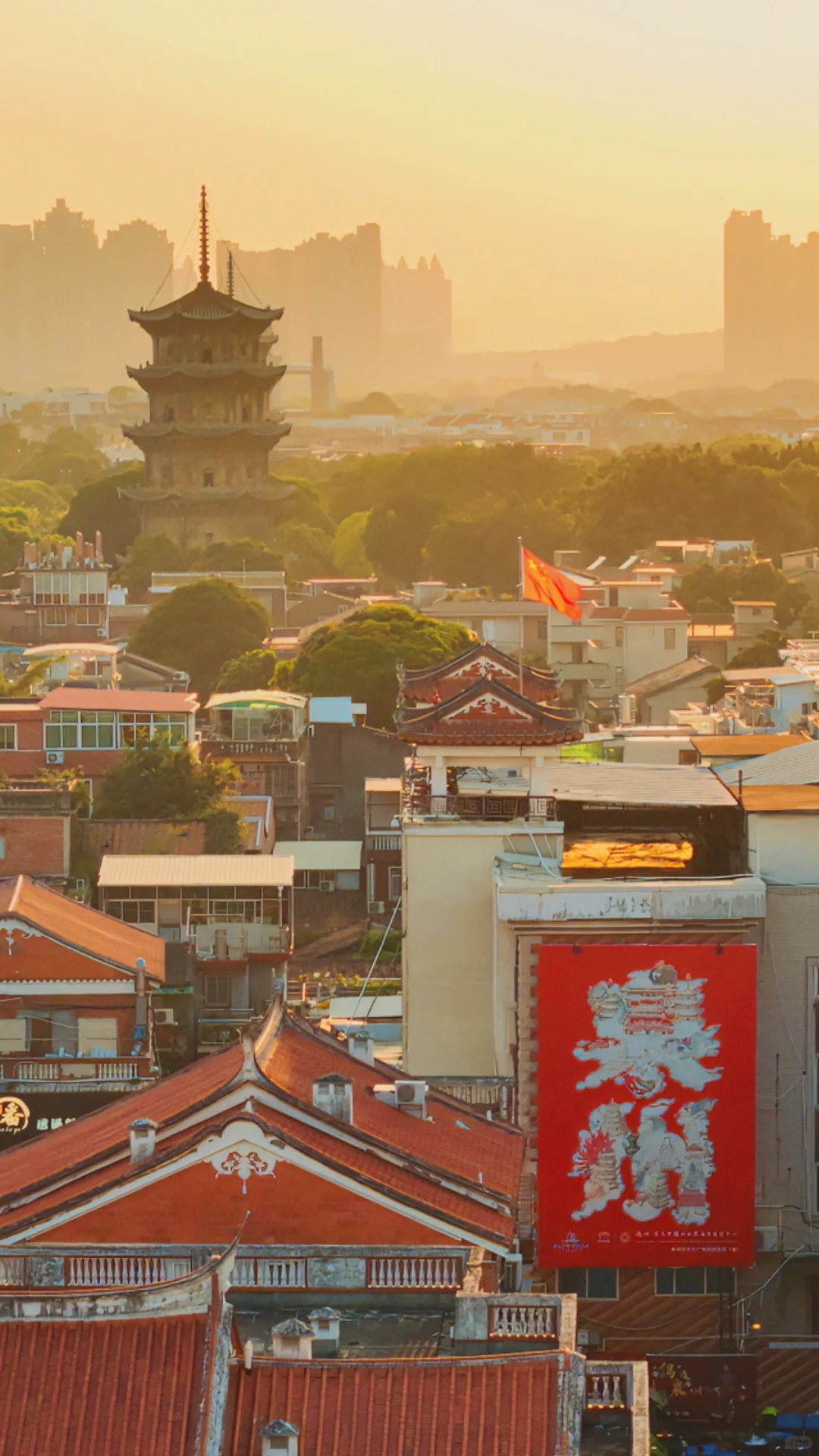 “泉州，这是你一生至少要去一次的城市”。