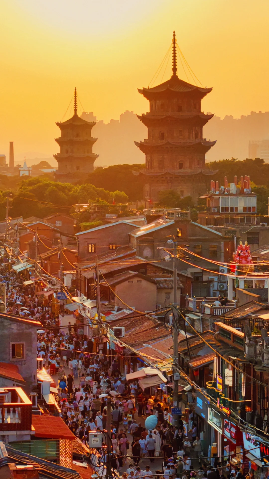 “泉州，这是你一生至少要去一次的城市”。