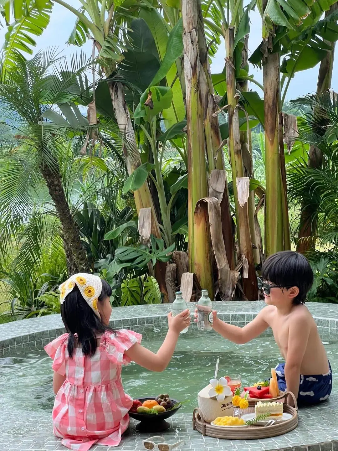在三亚和崇左间选了崇左，娃玩到不想回家😂