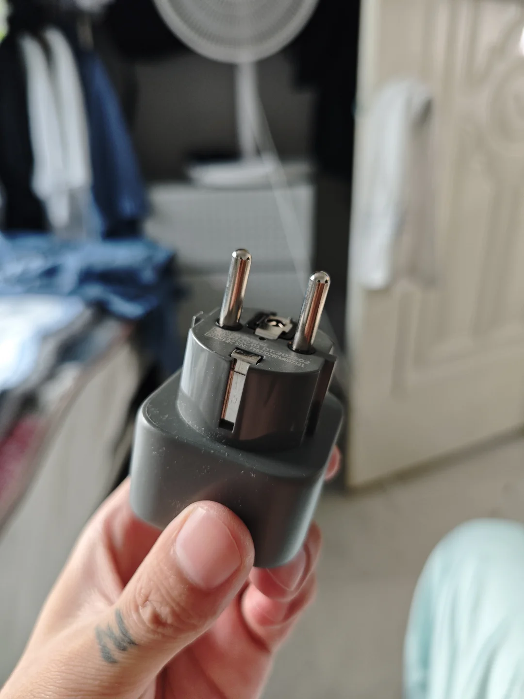 小韩旅游一定要带转接头
