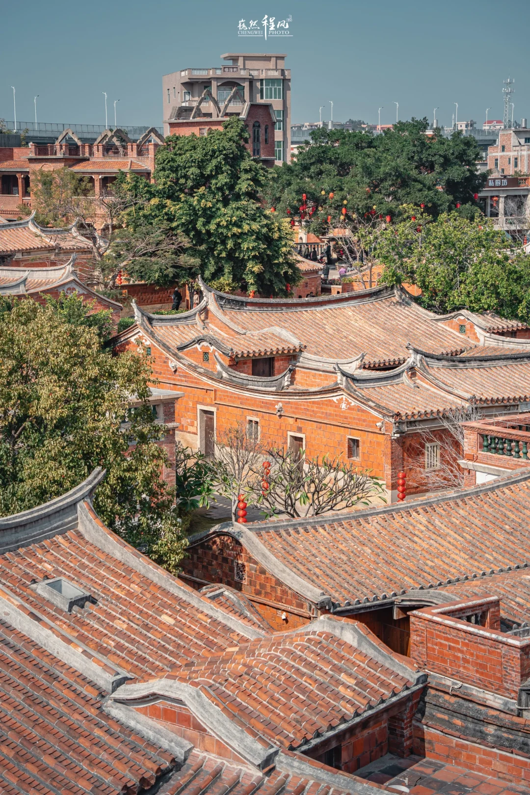 你可能不认识我，但你或许去过我拍的古村