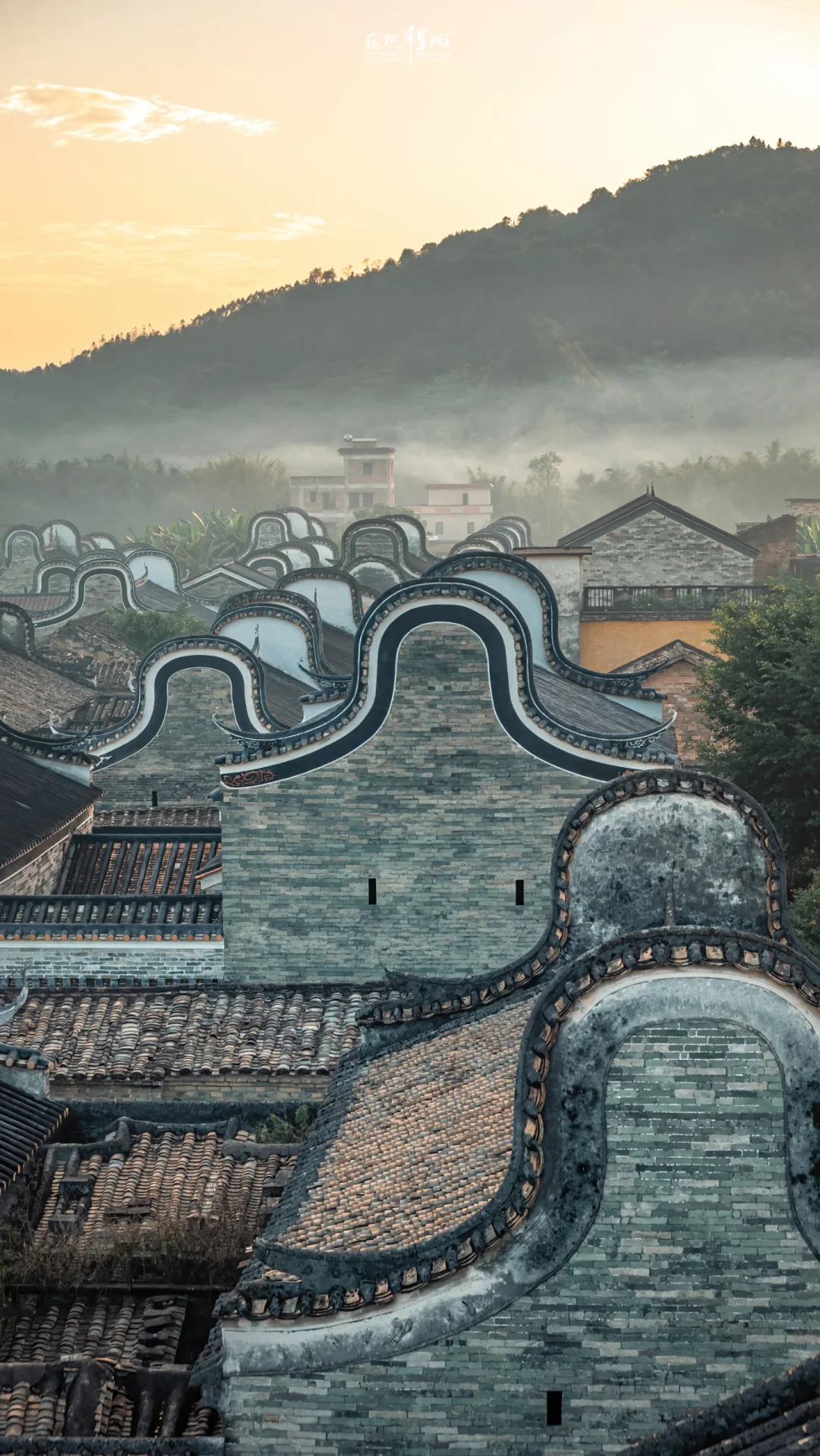 你可能不认识我，但你或许去过我拍的古村