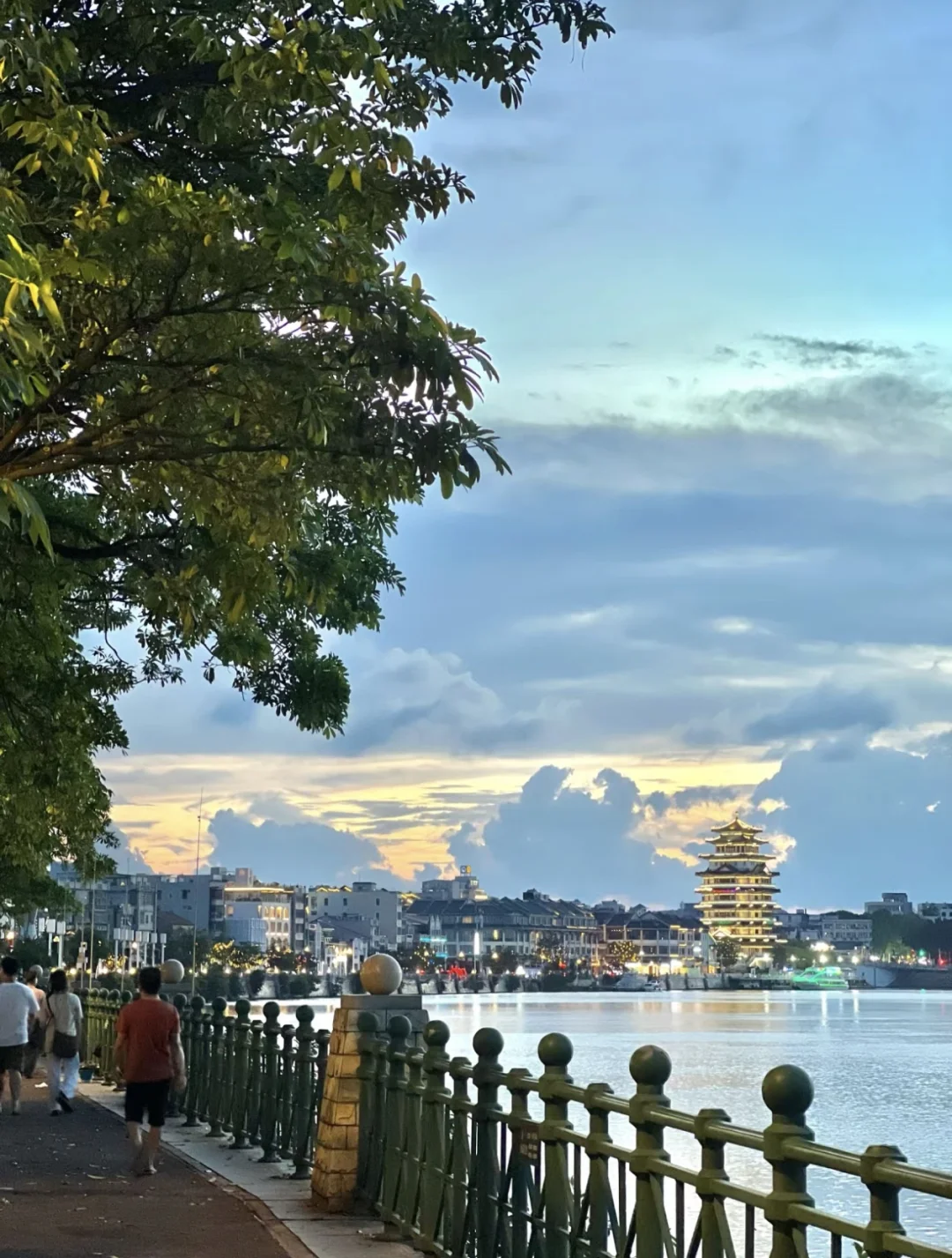 一座城，一座塔，一派情～惠州南门塔