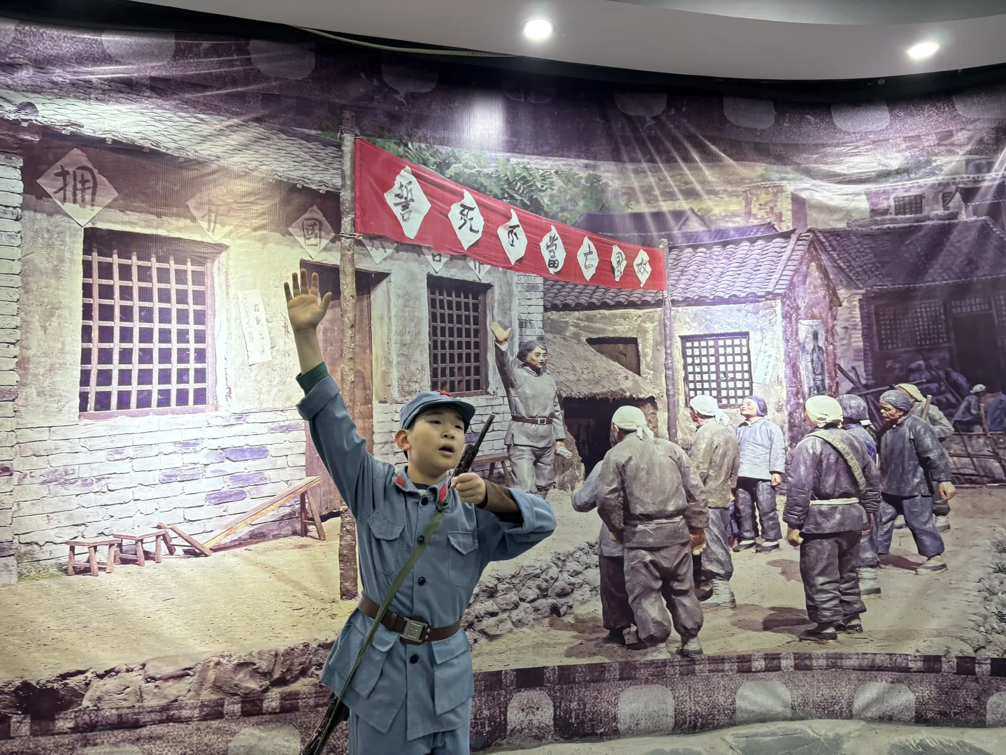 沉浸式体验地道战，孩子化身小小游击队员