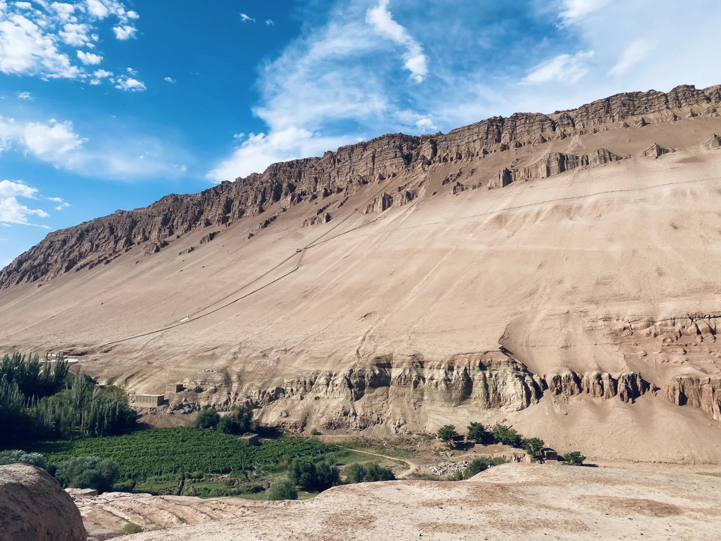 西游记火焰山！地表70℃徒步，我差点热化了..