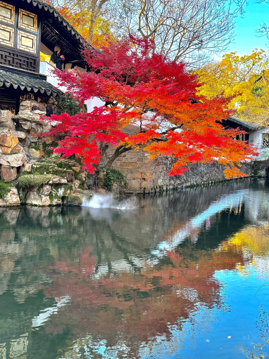 原来湖面真的会让整座城市颠倒