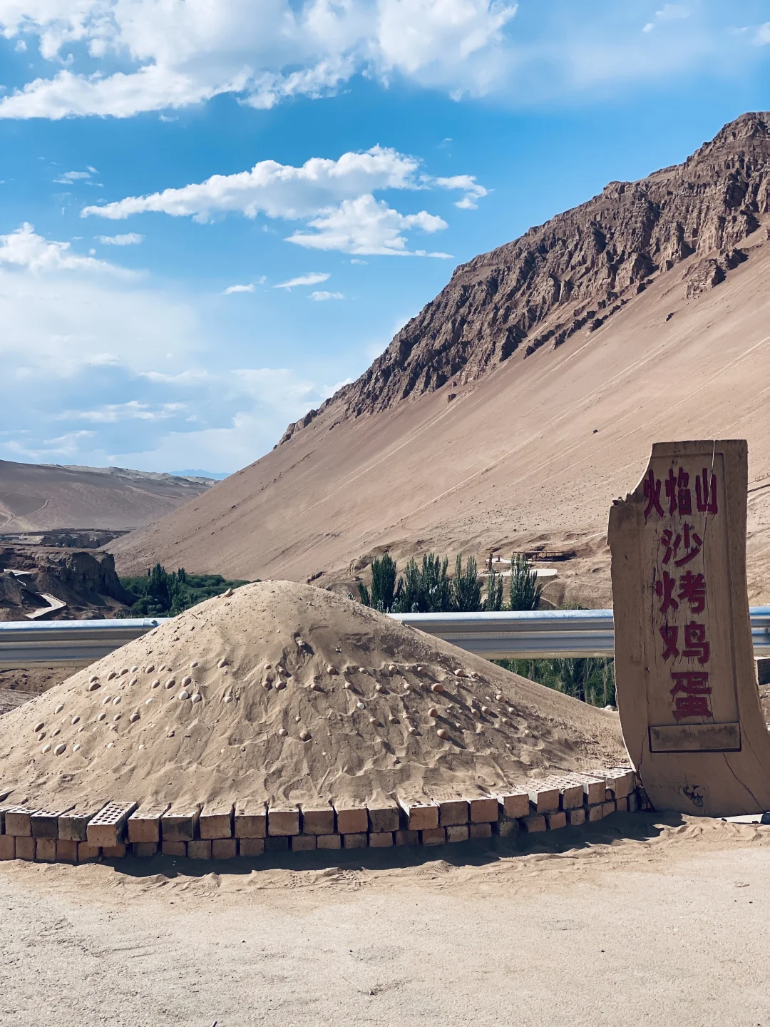 西游记火焰山！地表70℃徒步，我差点热化了..