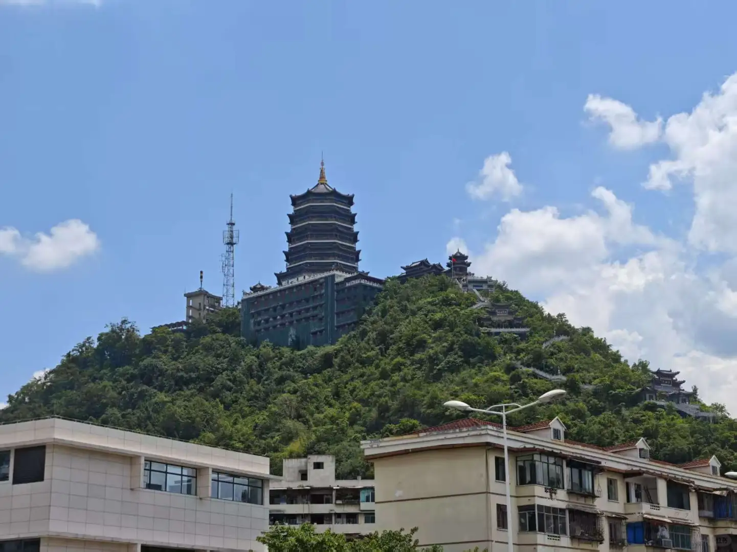 甲秀楼东山寺仙人洞一条线不走回头线路攻略