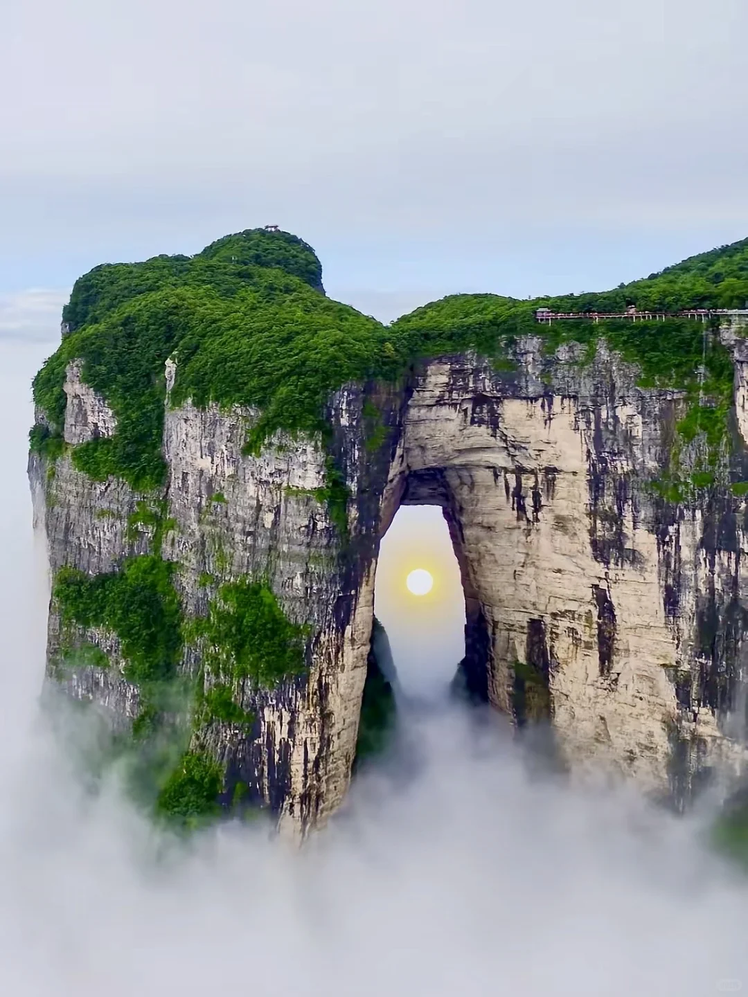 天门山旅游攻略：云端仙境，惊心动魄