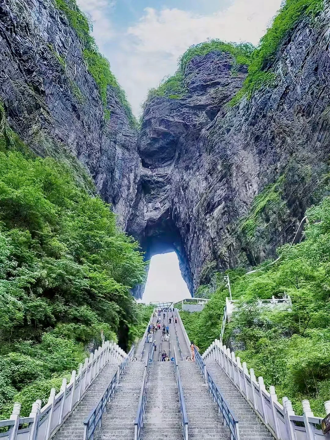 天门山旅游攻略：云端仙境，惊心动魄