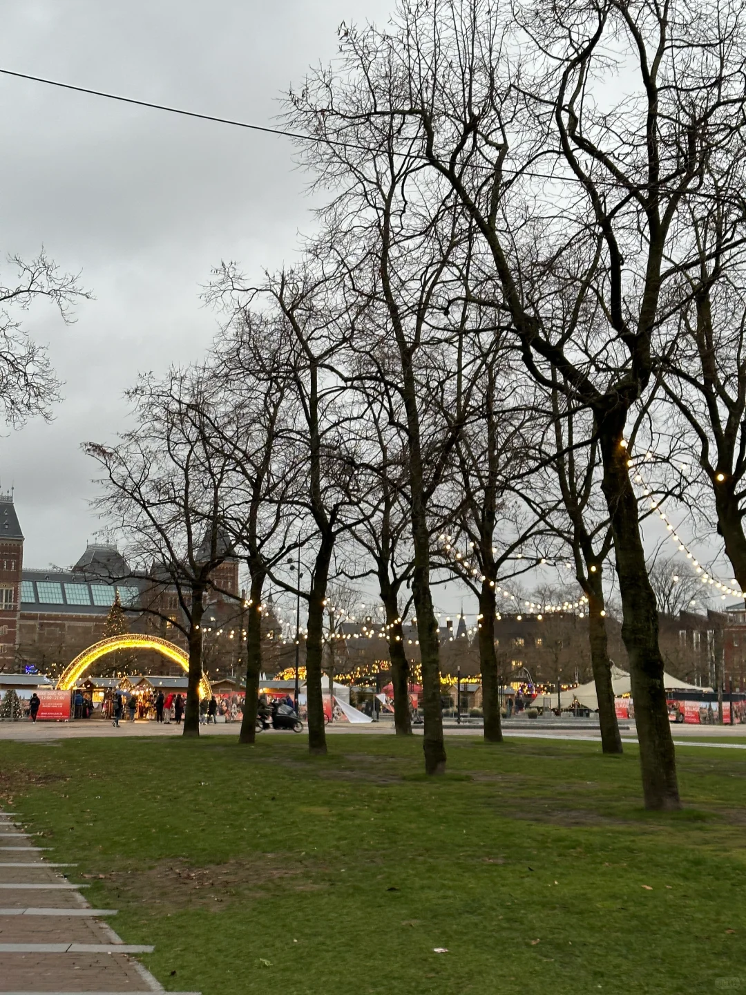 Amsterdam ｜阿姆斯特丹 一比一还原童话书
