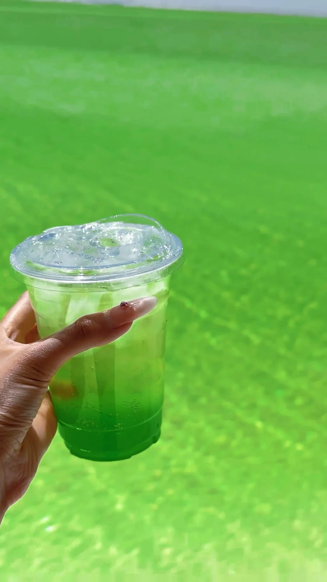 上班累了吧？请你喝上帝打翻的青苹果汁🍏