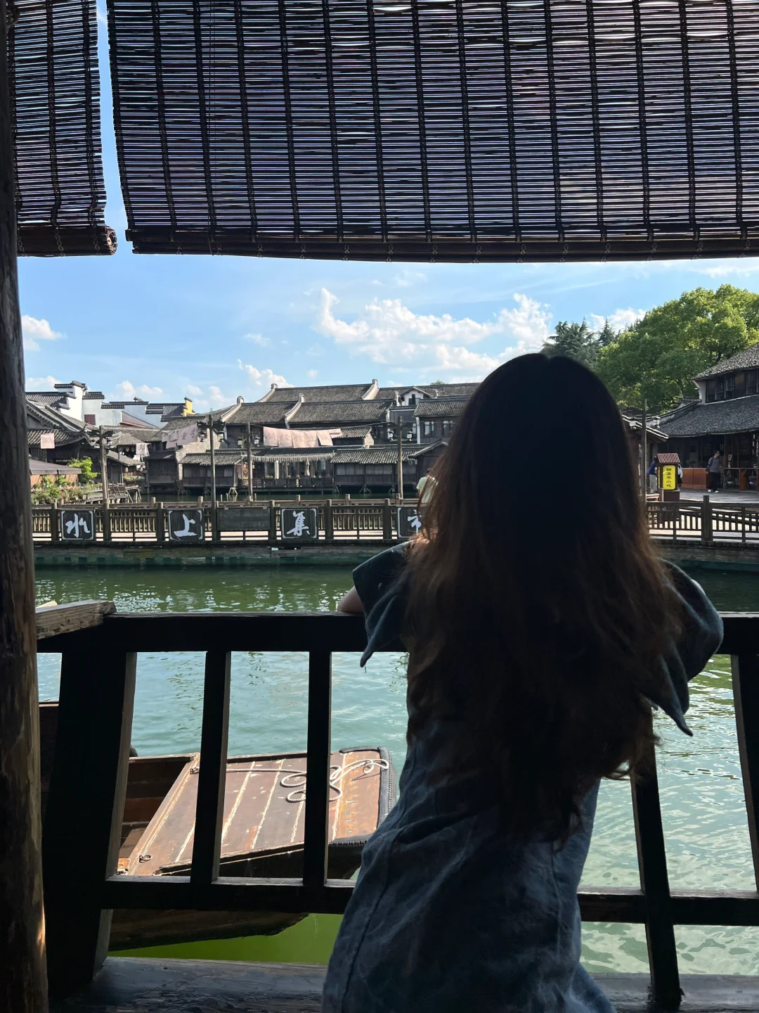 当所有古镇都长一个样，我们到底在逛什么？