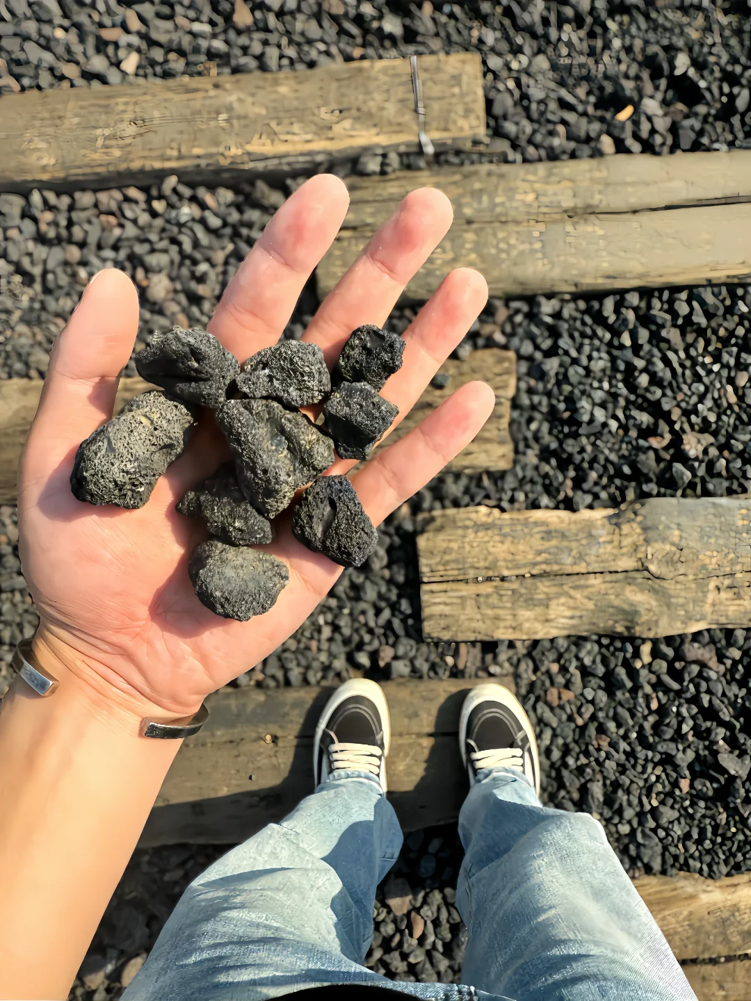 0元get冰岛同款！黑红色火山群拍出星际大片